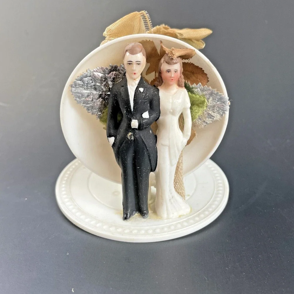 1940s Wedding Cake Topper Bride Groom Bell‎ Ribbon White Plastic Couple VTG